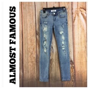 💙Almost Famous destroyed skinny jean size 0